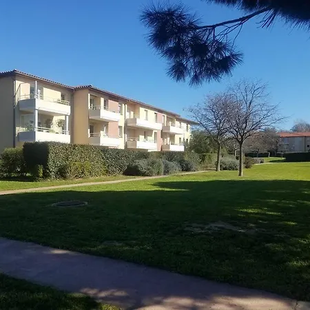 T2 Parking, Jardin, En Avec Tennis Et Piscine Partages Апартаменты *