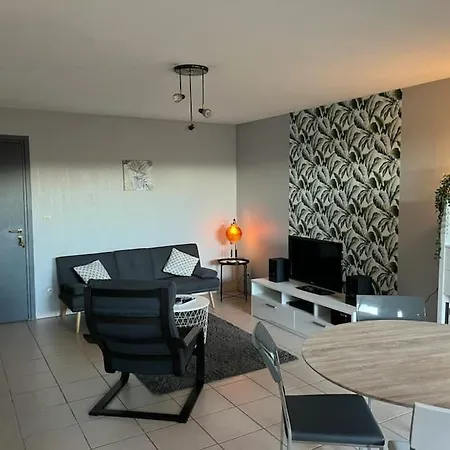 T2 Parking, Jardin, En Avec Tennis Et Piscine Partages *